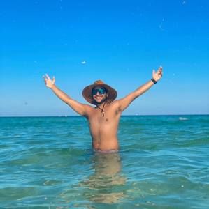 Meet your Posher, Gonzalo